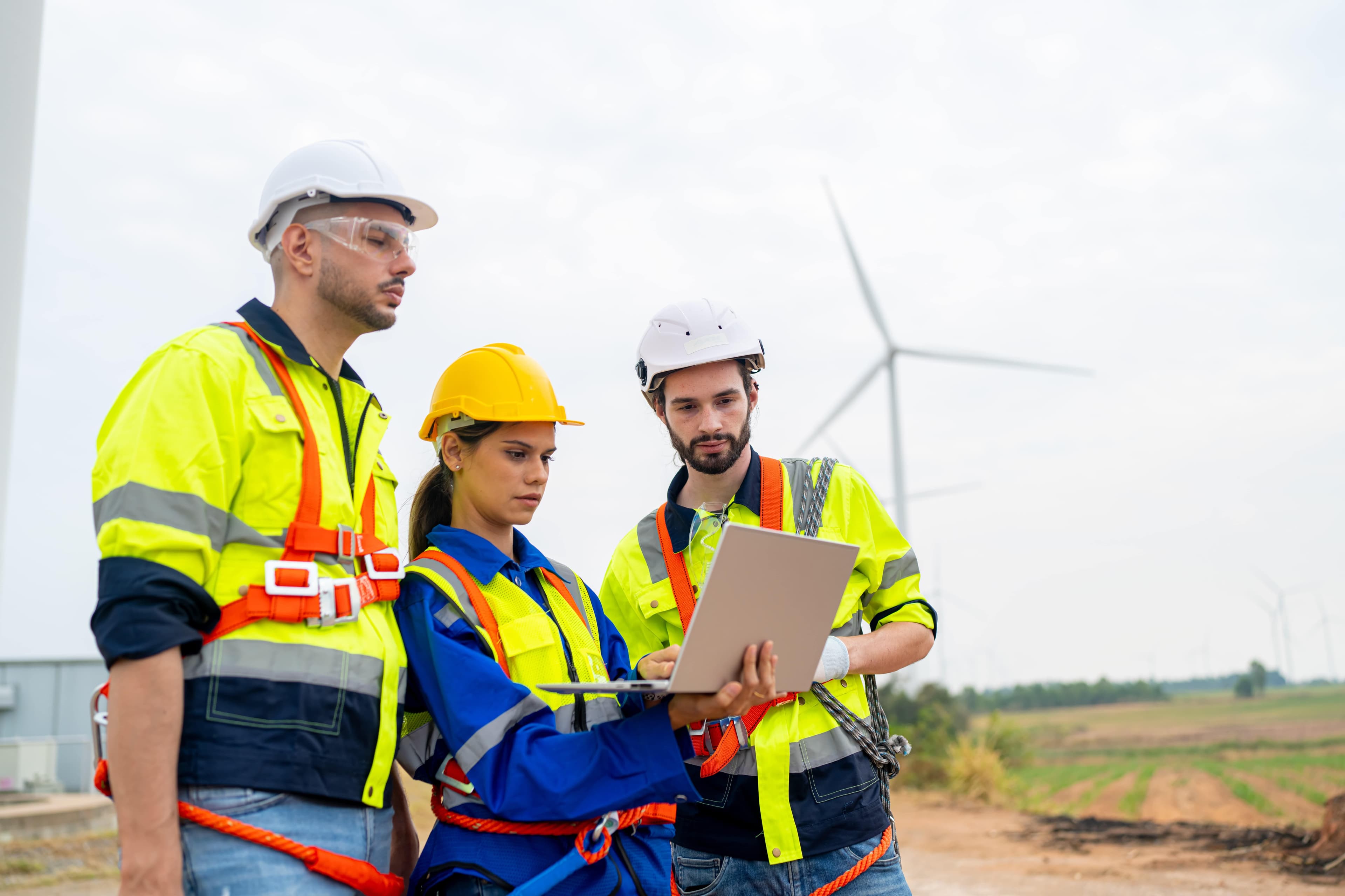 wind-turbine-maintenance-engineer-at-wind-farm-con-2025-02-03-10-00-31-utc-min-min.jpg
