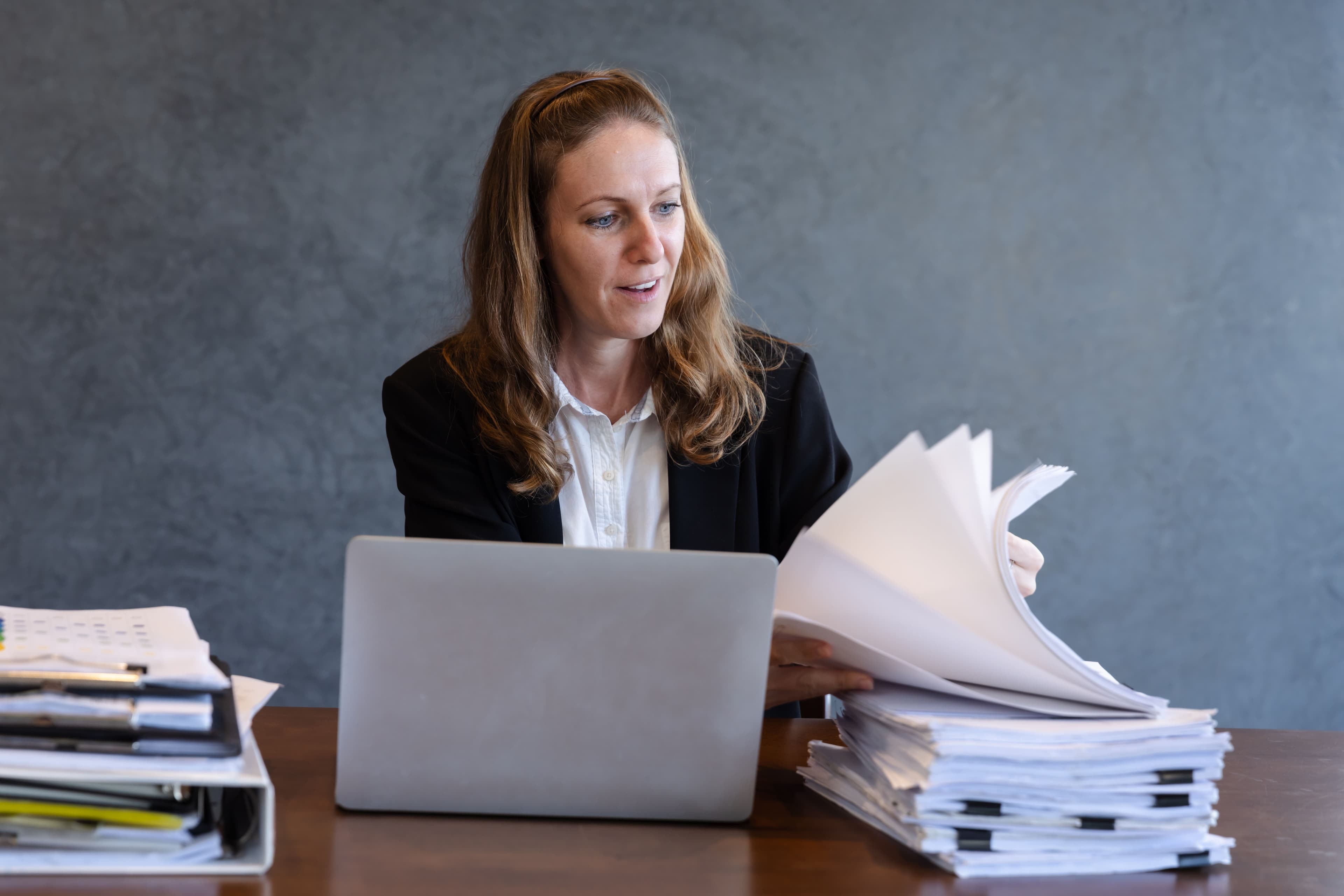focused-businesswoman-reviewing-documents-in-moder-2024-12-07-23-30-55-utc.jpg